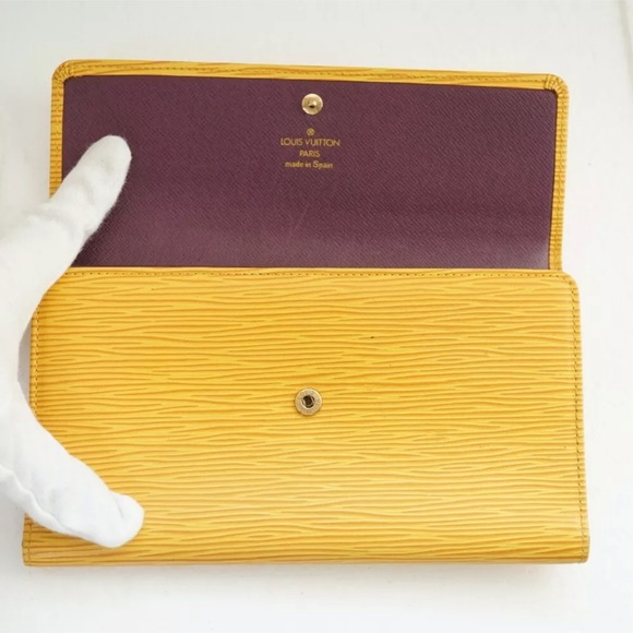 Louis Vuitton EPI Leather Wallet Firm already discounted - Picture 11 of 16
